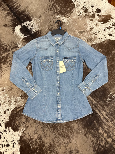 Women’s Wrangler Light Denim Snap Up