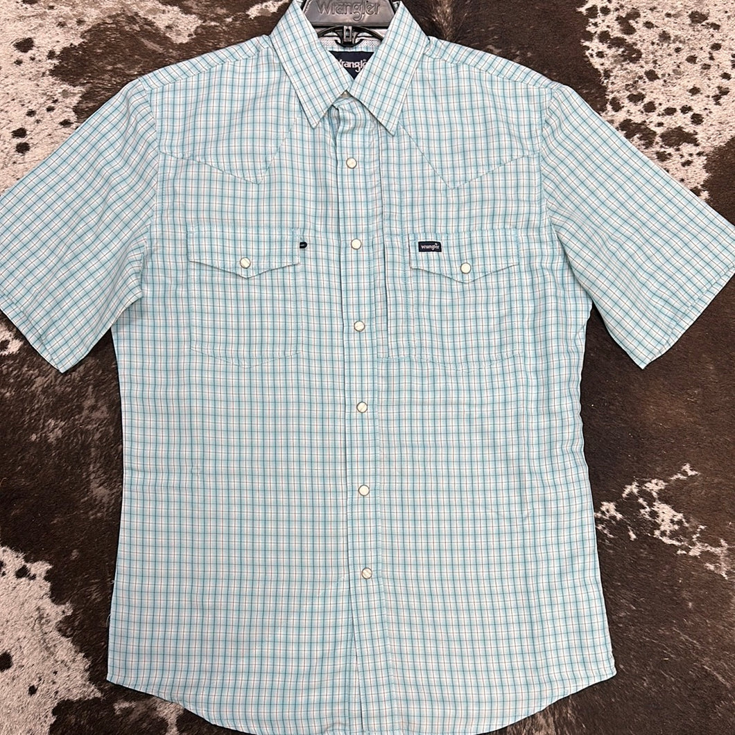Wrangler Classic Fit Short Sleeve Snap Up.