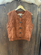 Load image into Gallery viewer, Women’s She+Sky Button Down Sweater Vest