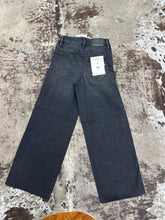 Load image into Gallery viewer, Women’s Black Cropped Wide Leg Jeans