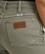 Load image into Gallery viewer, Wrangler Women’s Loose Straight Leg Jeans.