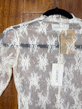 Load image into Gallery viewer, Women’s Veveret White Lace LS Top