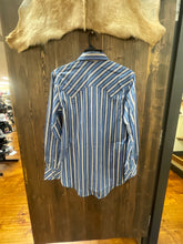 Load image into Gallery viewer, Rock &amp; Roll Men’s Blue Stripe Printed Pearlsnap