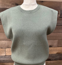 Load image into Gallery viewer, Solid Sleeveless Sweater Top.