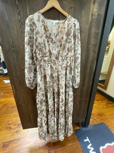 Load image into Gallery viewer, Long Sleeve Cream Woven Print Tiered Maxi Dress With Pockets