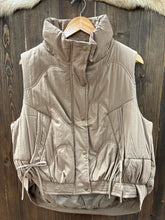 Load image into Gallery viewer, Women’s Wave Quilted Snap-Front Stand Collar Vest