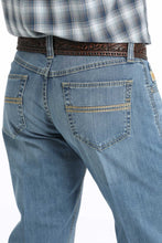 Load image into Gallery viewer, Men’s Cinch Relaxed Fit Carter 2.0 Light Stone Jeans.