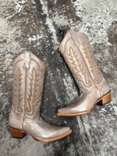 Load image into Gallery viewer, Women’s Circle G LD Sand Embroidery Boot