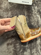 Load image into Gallery viewer, Infants Tin Haul Baby Al O’ Gator Let’s Ride Sole