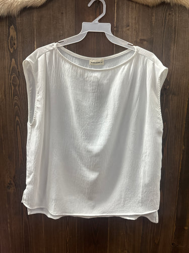 Sleeveless Solid Color Top.