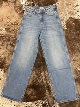 Load image into Gallery viewer, Woman’s Wrangler Loose Straight Austin