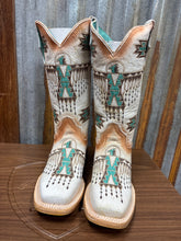Load image into Gallery viewer, Corral White/Turquoise Embroidery Square Toe Boots.