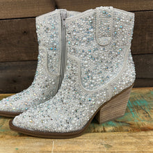 Load image into Gallery viewer, Women’s Sparkly Glitter Boots