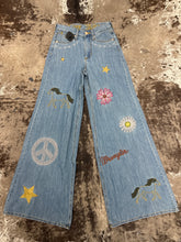 Load image into Gallery viewer, Women’s Wrangler X Lainey Wilson Wide Leg Embroidered Jean