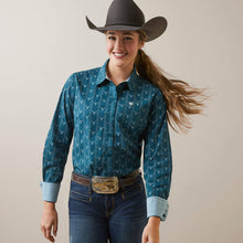 Load image into Gallery viewer, Womens Steerhead Print Kirby Button Up.