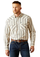 Load image into Gallery viewer, Ariat Men's Finnley Classic Fit Snap Up Shirt.