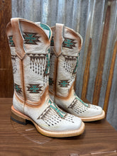 Load image into Gallery viewer, Corral White/Turquoise Embroidery Square Toe Boots.