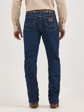 Load image into Gallery viewer, Men’s Wrangler Cowboy Cut Warming Jeans.