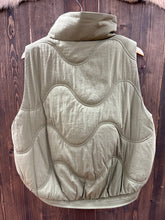 Load image into Gallery viewer, Women’s Wave Quilted Snap-Front Stand Collar Vest