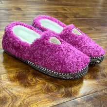 Load image into Gallery viewer, Women’s Ariat Snuggle Slipper