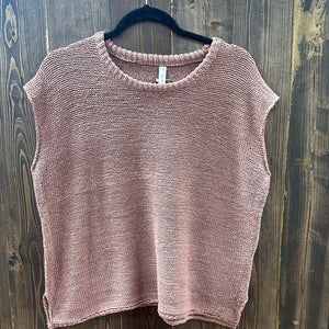 Red Bean Muscle Sweater Vest with Side Slits
