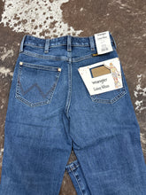 Load image into Gallery viewer, Wrangler Lainey Wilson Boot Hugger Denim