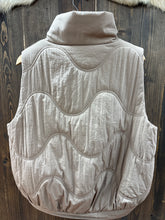 Load image into Gallery viewer, Women’s Wave Quilted Snap-Front Stand Collar Vest