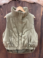 Load image into Gallery viewer, Women’s Wave Quilted Snap-Front Stand Collar Vest