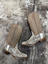 Load image into Gallery viewer, Men’s Circle G Natural/Brown Python Embroidery Round Toe Boot