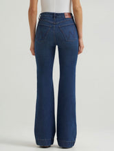 Load image into Gallery viewer, Women’s Wrangler Bespoke Trouser Brooklyn Jeans