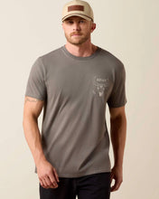 Load image into Gallery viewer, Ariat Men’s Desert Badge Tradition Smoked Pearl SS Tshirt
