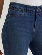 Load image into Gallery viewer, Women’s Wrangler Bespoke Trouser Brooklyn Jeans