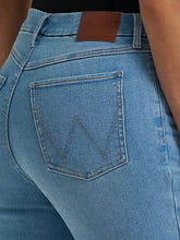 Load image into Gallery viewer, Women’s Wrangler Bespoke Kick Flare Chelsea Jean