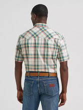 Load image into Gallery viewer, Men’s Wrangler Retro Plaid SS Snap