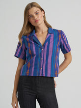Load image into Gallery viewer, Women’s Wrangler X Lainey Wilson Jaquard Cropped SS Snap Shirt