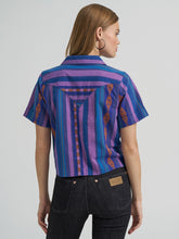 Load image into Gallery viewer, Women’s Wrangler X Lainey Wilson Jaquard Cropped SS Snap Shirt