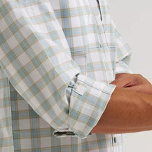 Load image into Gallery viewer, Men’s Wrangler LS Hike To Fish Button Up