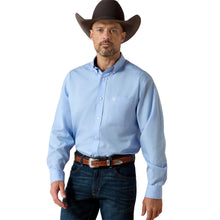 Load image into Gallery viewer, Men’s Ariat Wrinkle Free Light Blue Long Sleeve Button Up