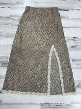 Load image into Gallery viewer, Lace Trim Floral Midi Skirt