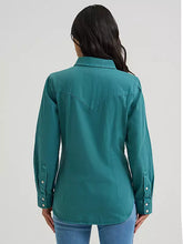 Load image into Gallery viewer, Wrangler Women’s Turquoise Pearl Snap Long Sleeve