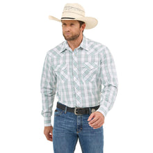 Load image into Gallery viewer, Wrangler Men’s 20X Green Plaid Snap