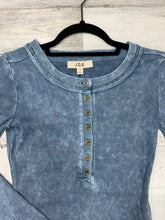 Load image into Gallery viewer, Women’s Blue Washed Ribbed Top