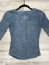 Load image into Gallery viewer, Women’s Blue Washed Ribbed Top