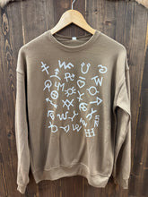 Load image into Gallery viewer, Women’s White Brand Vintage Sweatshirt