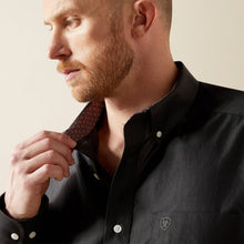 Load image into Gallery viewer, Men’s Ariat Black Solid Pinpoint Oxford LS Shirt