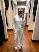 Load image into Gallery viewer, Woman’s Mittoshop Sweatshirt