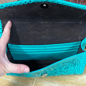 Que Chula Itzel Leather Clutch