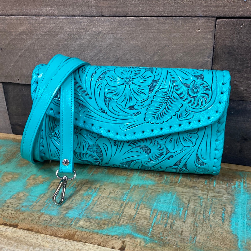 Que Chula Itzel Leather Clutch