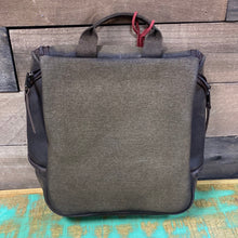 Load image into Gallery viewer, STS Trailblazer Hanging Shave Bag