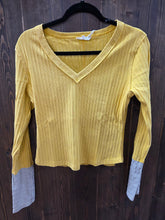 Load image into Gallery viewer, Ribbed V-neck w/ Pin Stripe Buttoned Cuff.